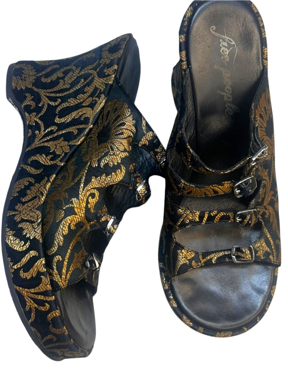 Free Peiole baroque pattern black and gold platform shoes assumed 9.5